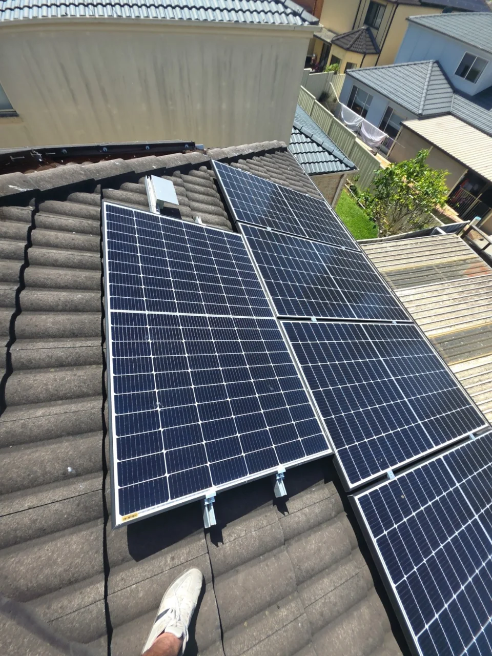 The same stepped solar array before meshing, with open edges visible above the roof tiles.